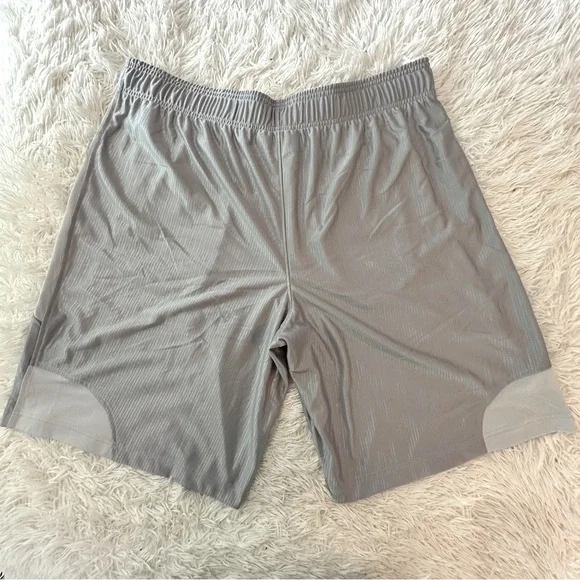 (NWT) Under Armour Men's Light Gray Athletic Shorts XXL - Picture 6 of 7